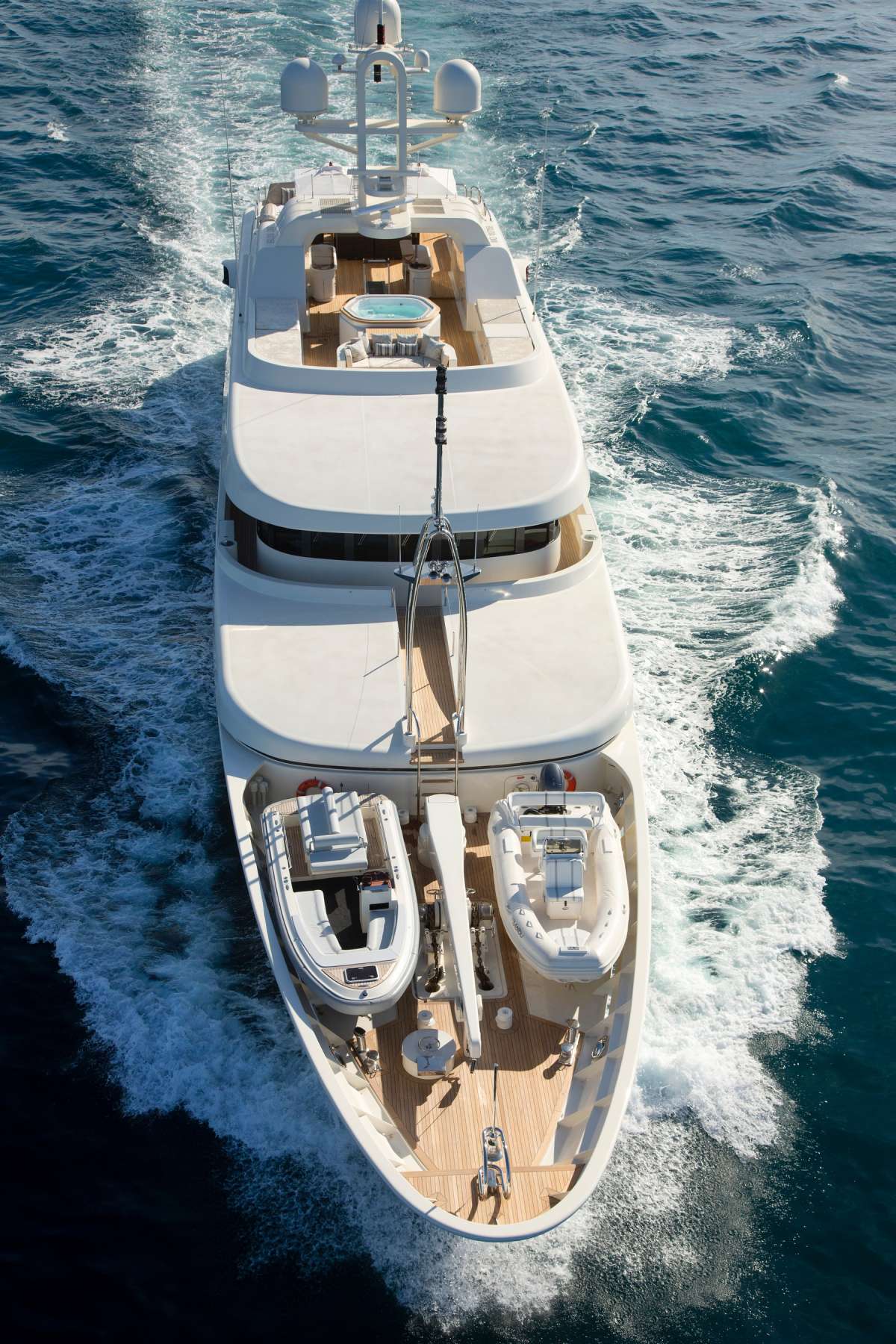 mercury-164-charter-yacht