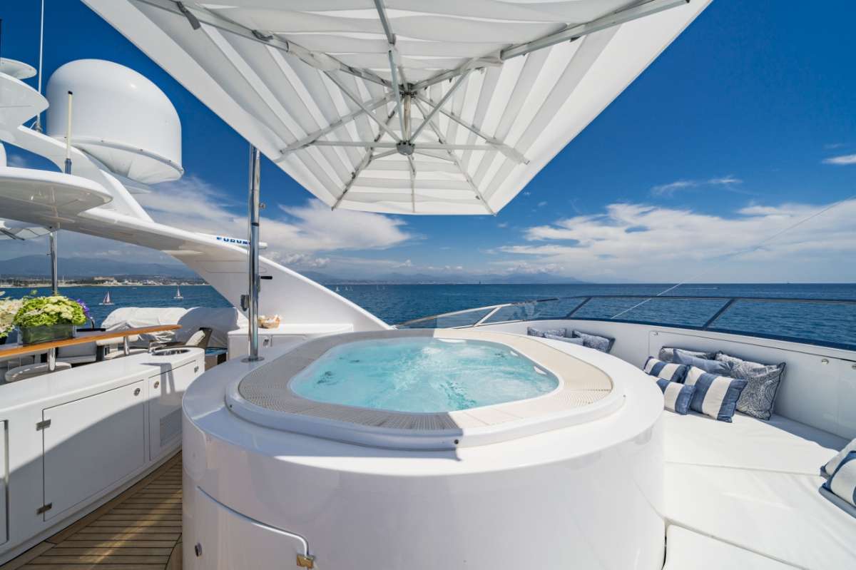 Aura - Top Deck Jacuzzi