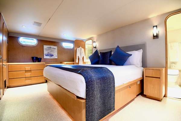 King Master Stateroom w/ His & Hers