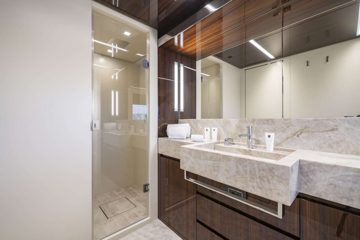 ELYSIUM I - port VIP ensuite