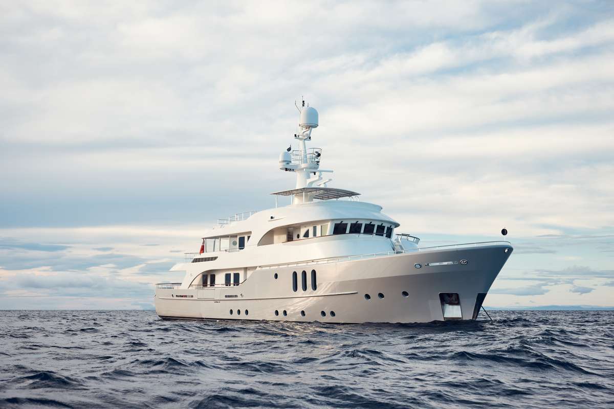 beluga113a charter yacht