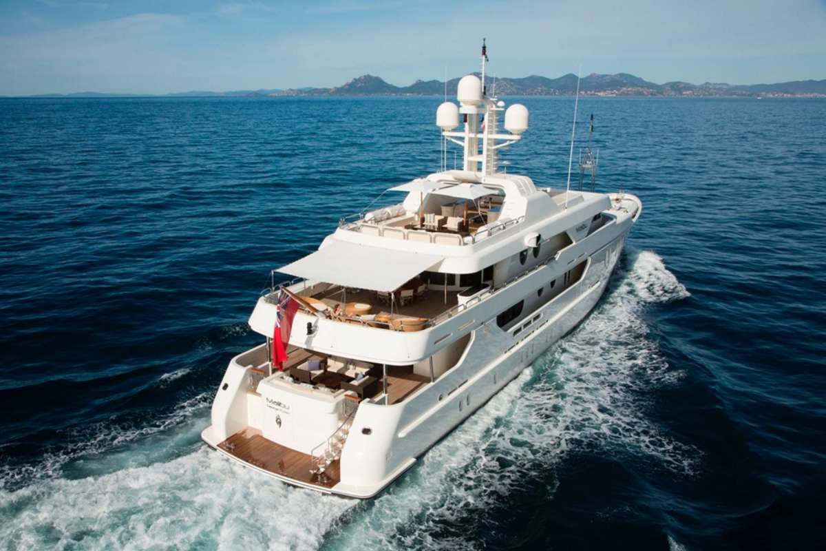 mercury-164-charter-yacht