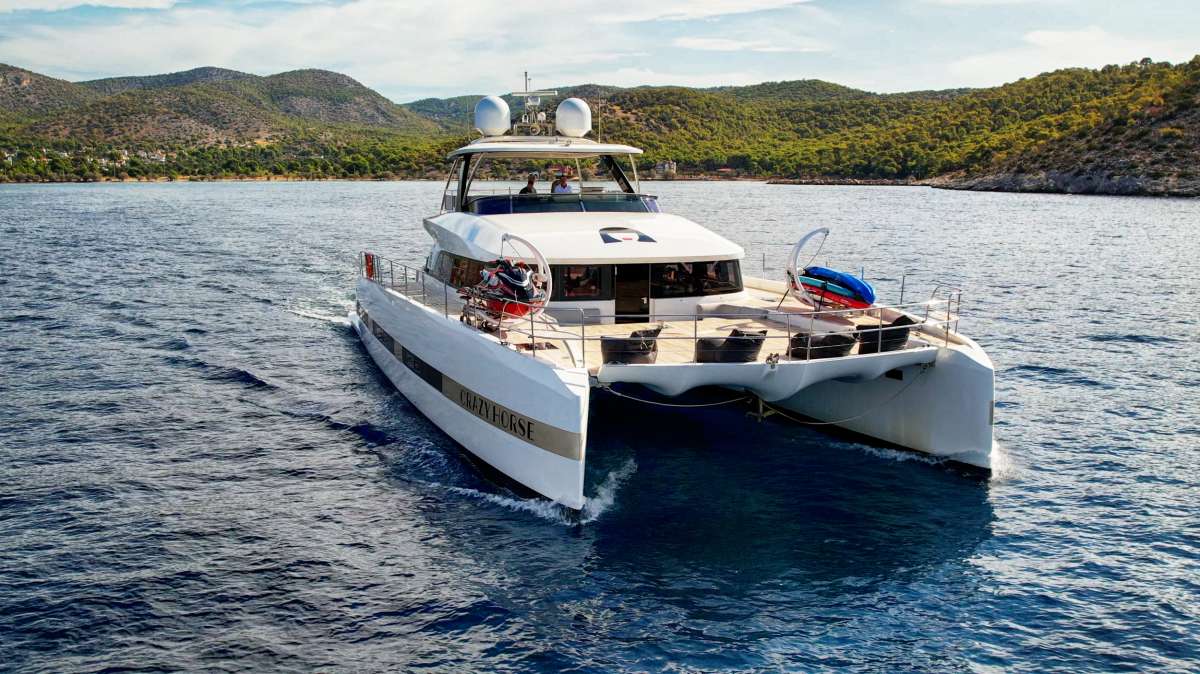 crazyhorse78 charter yacht