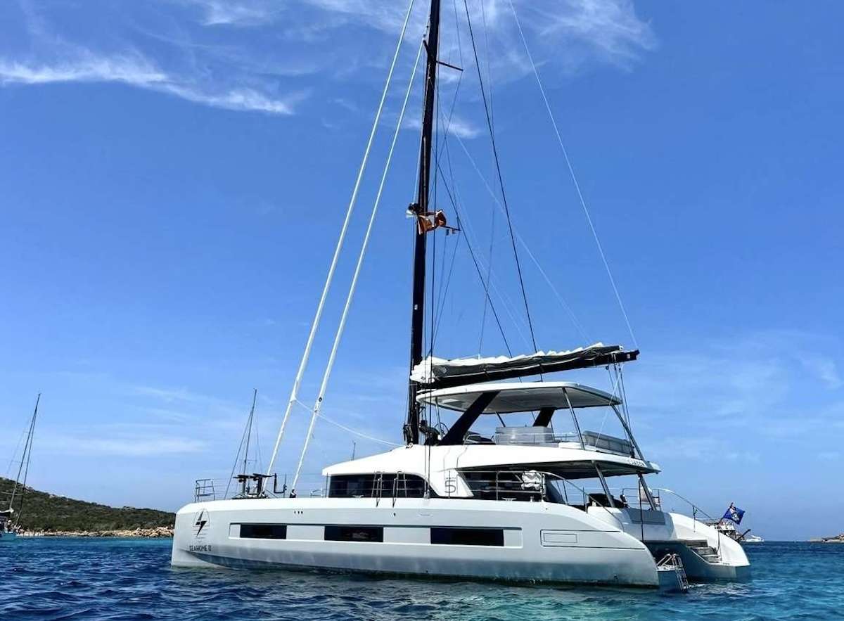 seahomeII65 charter yacht