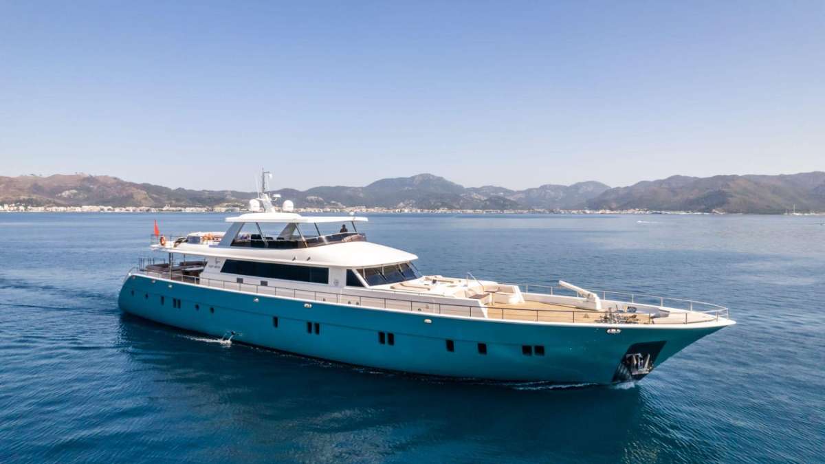 deepwater128 charter yacht