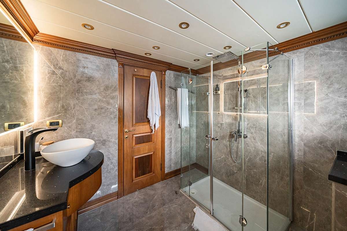 IRAMA -  2024 - Bow Stateroom Bathroom