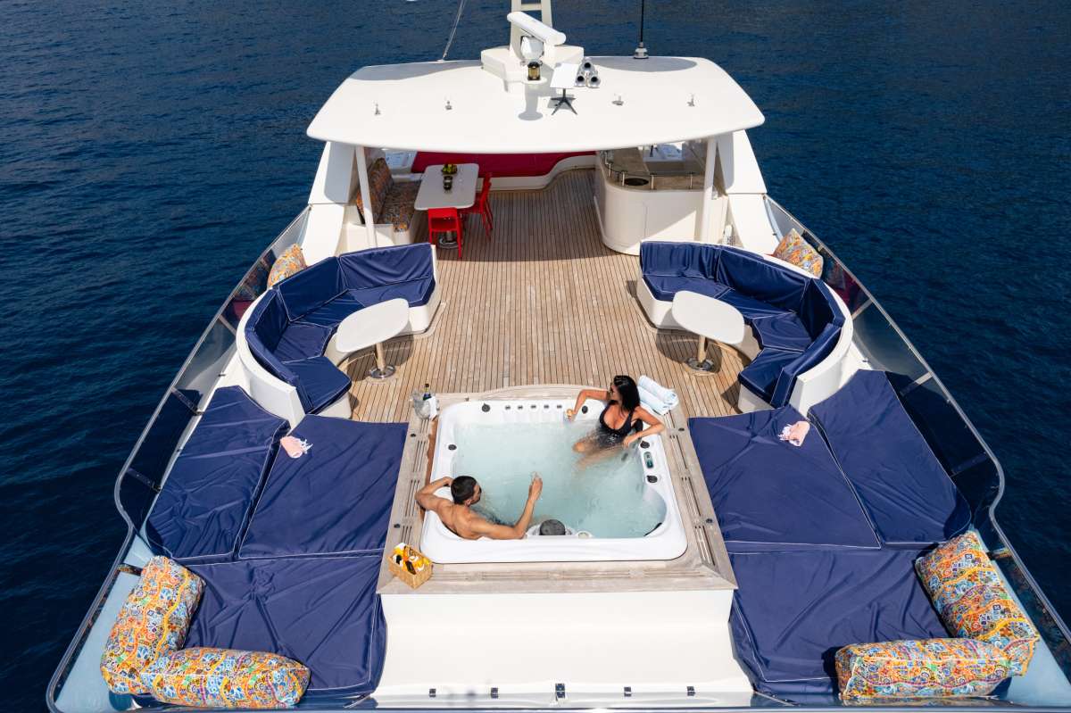 IRAMA - 2024 - Sundeck Jacuzzi