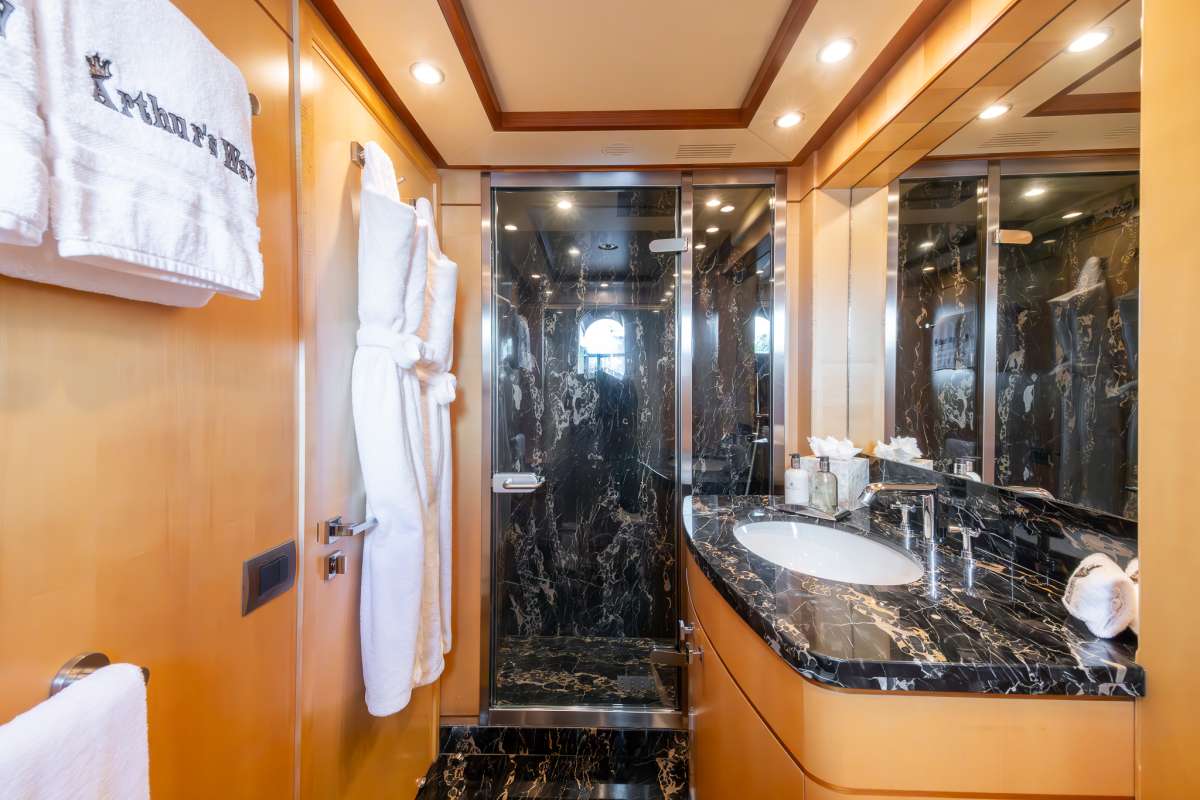 Queen Stateroom En-Suite