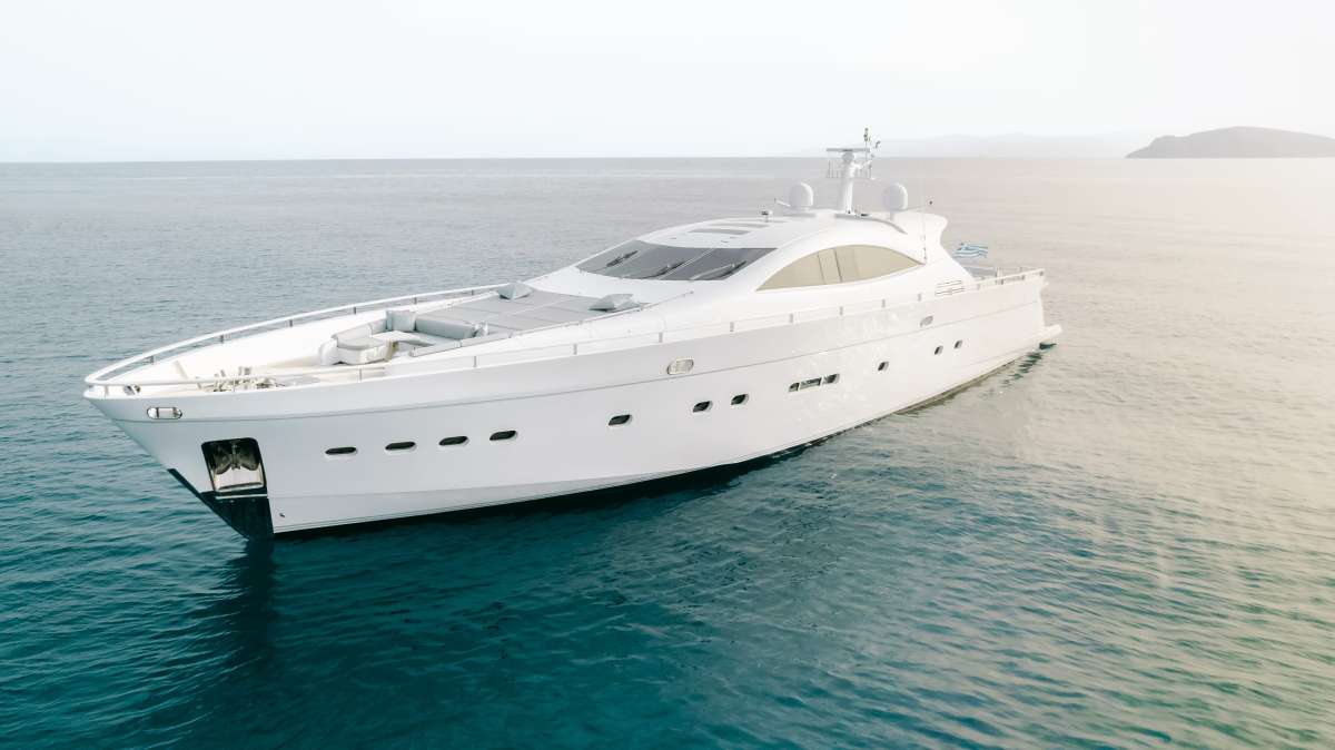 mac101 charter yacht