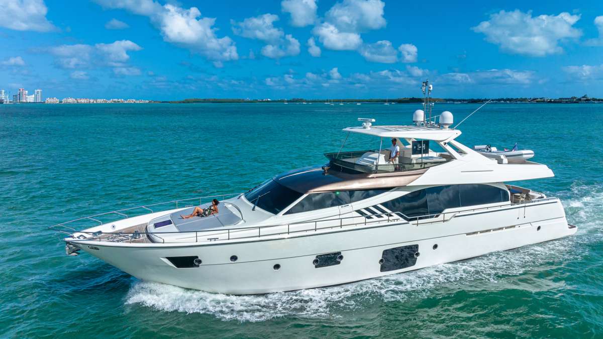 hoyasaxa87 charter yacht