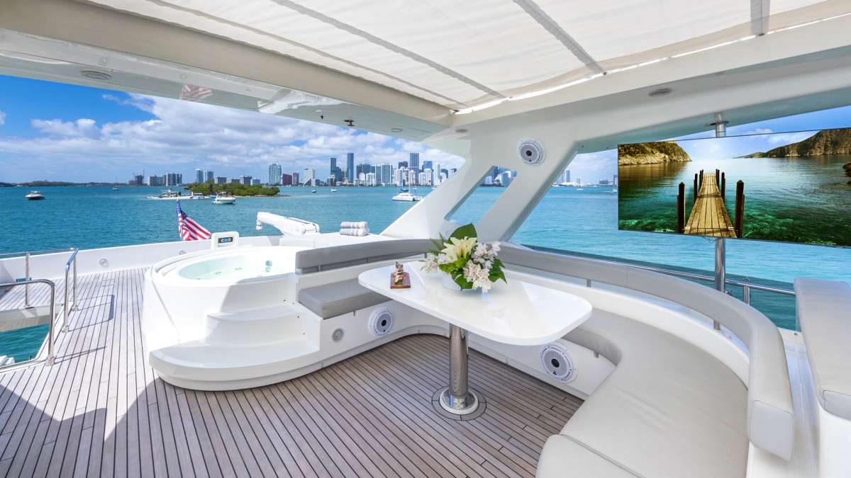 Flybridge Dining, TV and Jacuzzi