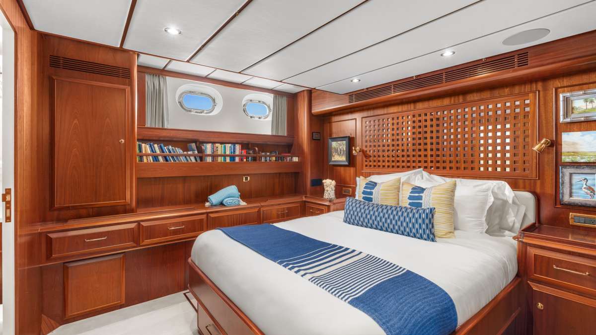 Guest Stateroom queen