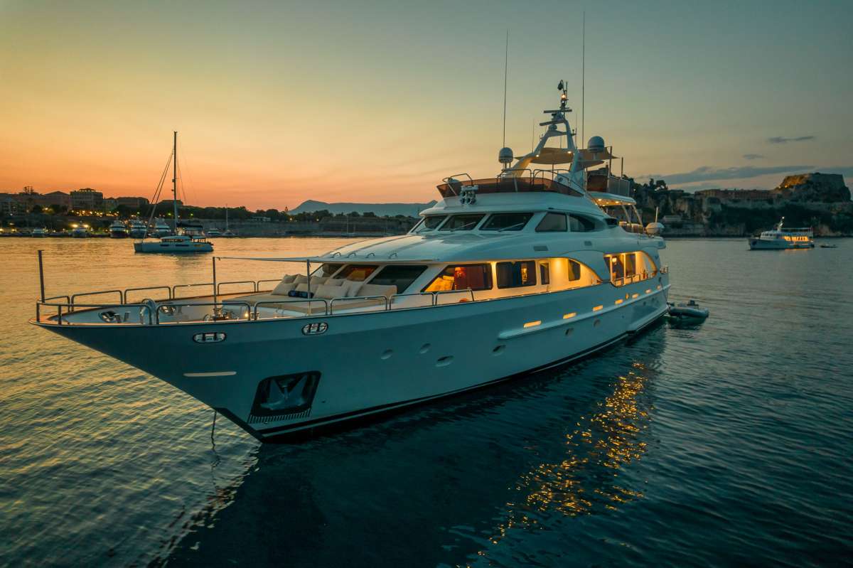 endlesssummer99 charter yacht