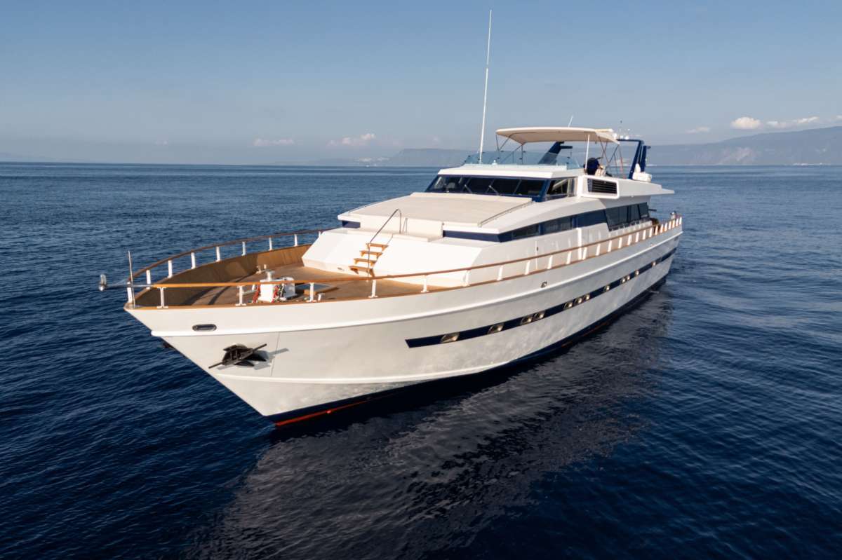 olga99 charter yacht