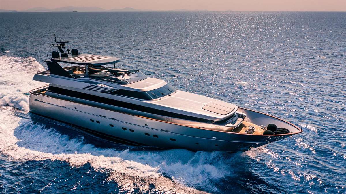 oval102 charter yacht