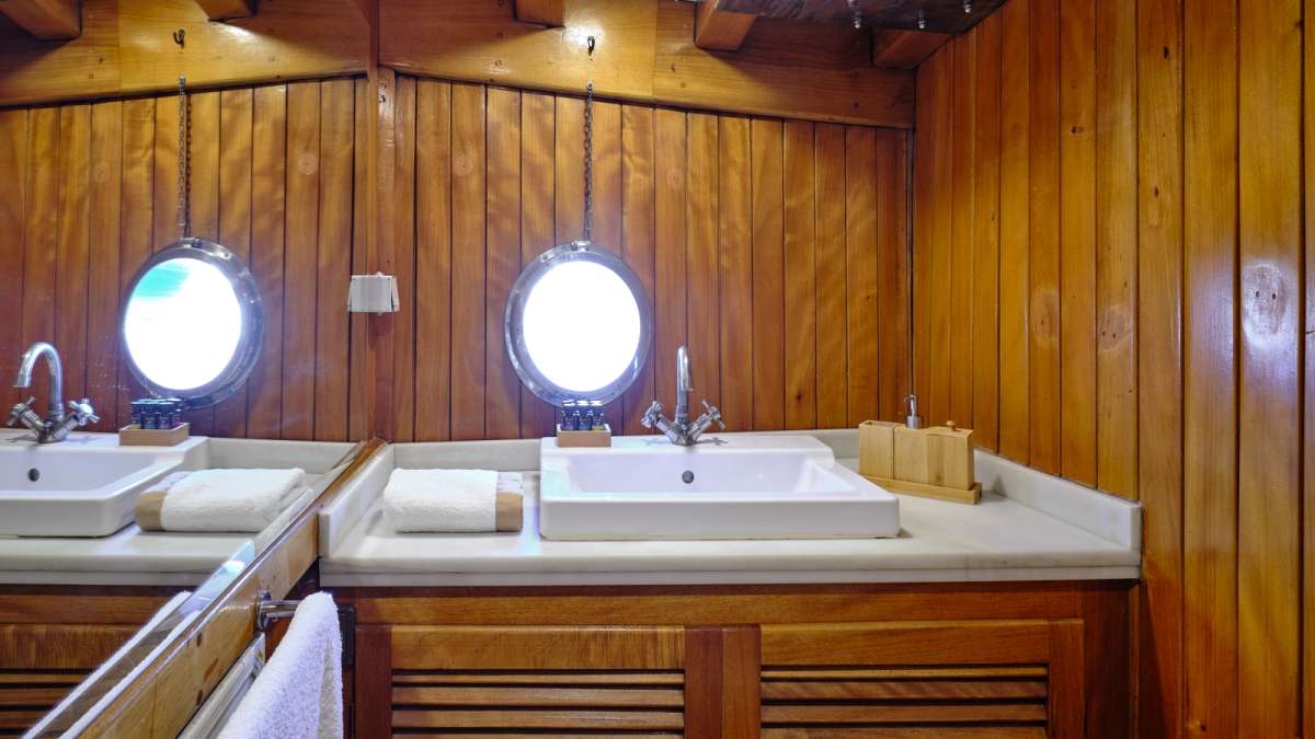 Double Cabin Bathroom