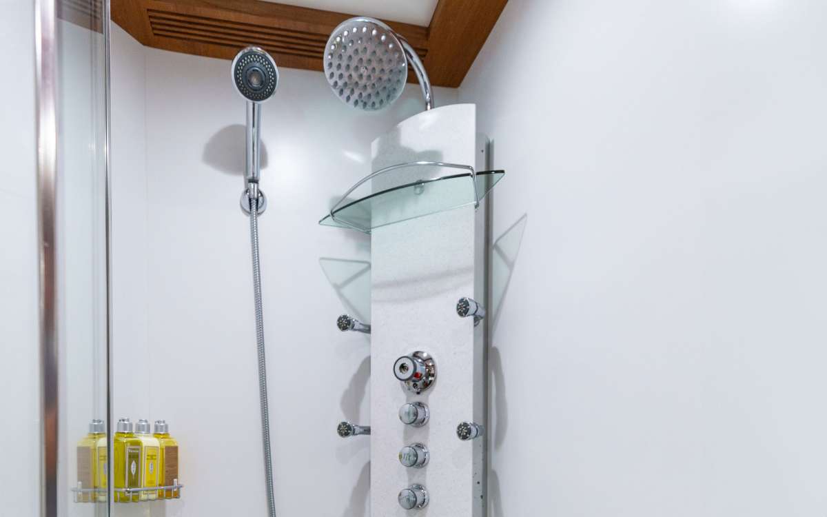 Primary en suite shower