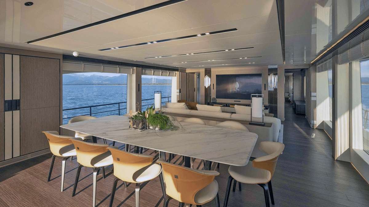 Main Deck Dining Area 