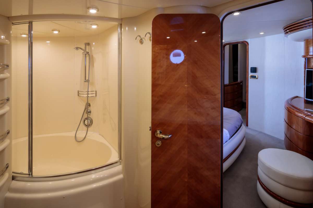 Master cabin en-suite facilities