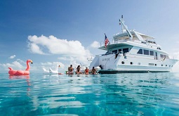 hire private yacht with crew